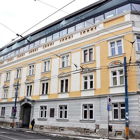 Modern & Historic Apartment 브라티슬라바 외부 사진